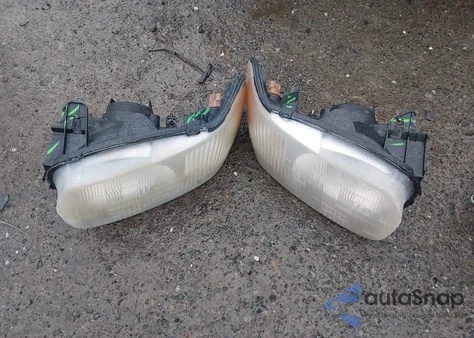 2001 Ford Escape Xlt from USA, damaged, VIN 1FMYU03121KF44755